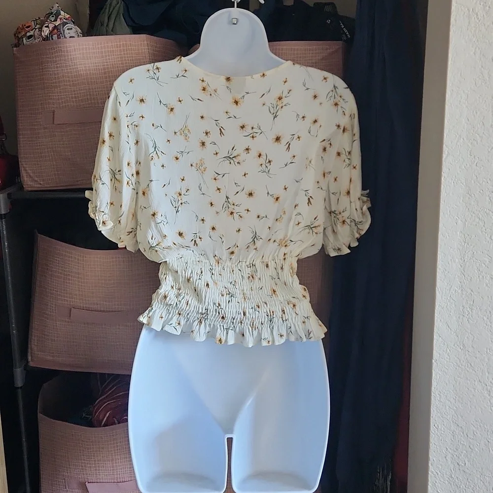 Spring flower top - Picture 3 of 6
